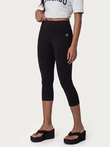 MISSGUIDED TEEN High Rise Cropped Capri Leggings With Logo Detail Smooth Knit Fabric Fitted Silhouette Mid-Calf Length Everyday Essential - Black - View 4