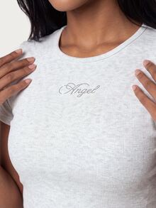 MISSGUIDED TEEN Kaos Crop Bergaris dengan Detail Logo Tulisan dan Sayap Malaikat Berhiaskan Rhinestone di Bagian Belakang, Kerah Bulat, Lengan Pendek, Potongan Slim Fit, Atasan untuk Festival Musim Panas - Light Grey - View 5