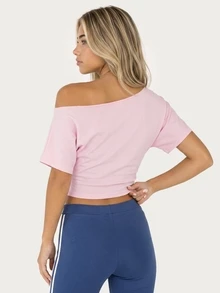 MISSGUIDED TEEN Off-Shoulder Cropped Boxy T-Shirt With Boat Neckline And Short Sleeves Perfect For Summer Casual Everyday Wear - Baby Pink - View 2
