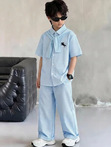 SHEIN 大童男孩返校 3 件套休閒條紋短袖印花襯衫與鬆緊腰長褲套裝，附純色披肩，適合秋冬春夏、戶外玩耍、學校、街頭風、派對與休閒穿著 - 藍色 - 查看 5