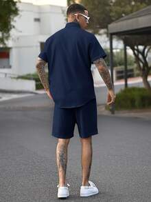 Devon Thys Manfinity Modomio 2件組男士編織立領修身短袖休閒襯衫套裝 - 藏蓝色 - 查看 2