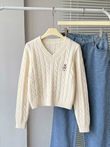 SHEIN 1件女童毛衣，時尚百搭V領復古麻花編織，可愛熊刺繡圖案，休閒學院風，適中厚度，整齊下擺，緊口袖口，手感順滑，短版純色套頭衫，適合日常穿著、上學、出遊、旅行等場合，秋冬穿搭 - 杏色 - 查看 2