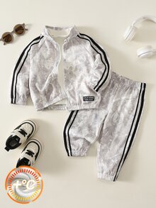 SHEIN 中性嬰兒男/女童、幼兒 2件組 秋冬抓絨內裡加厚休閒運動風迷彩立領夾克套裝、衛衣套裝、嬰兒冬季衣物、運動服 - 灰色 - 查看 4