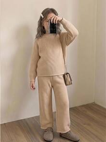 SHEIN 女童獨特圖案針織套裝－立領套頭衫配捲袖口與寬鬆直筒褲，適合秋冬 - 卡其色 - 查看 10