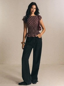 Poéselle Atasan Wanita Motif Polkadot Prancis dengan Pinggang Ramping dan Hem Berkerut - Coklat - View 9