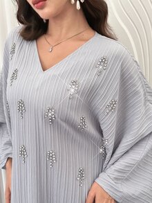 Al Najma 春夏秋灰色百褶紋理短袖V領寬鬆珍珠水鑽通勤時尚百搭優雅溫柔女款洋裝 - 淺灰紫 - 查看 9