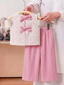 SHEIN 2件組少女花卉無袖上衣與寬鬆休閒長褲套裝，兒童兩件套，女孩花卉套裝，女孩兩件套，兒童花卉套裝，幼兒女孩服裝，女孩洋裝套裝，復古風格童裝，嬰兒女孩洋裝套裝，花卉洋裝套裝，女孩蝴蝶結 - 彩色 - 查看 1