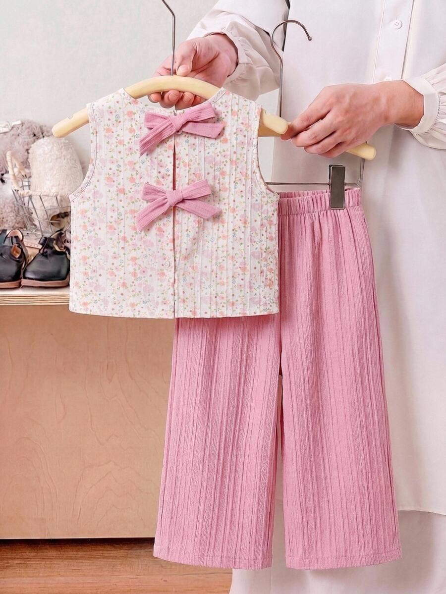 SHEIN 2件組少女花卉無袖上衣與寬鬆休閒長褲套裝,兒童兩件套,女孩花卉套裝,女孩兩件套,兒童花卉套裝,幼兒女孩服裝,女孩洋裝套裝,復古風格童裝,嬰兒女孩洋裝套裝,花卉洋裝套裝,女孩蝴蝶結 - 彩色 - 查看 1