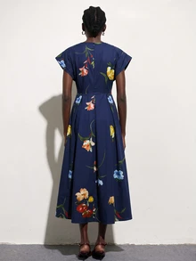 Aveloria Modichic 女款花卉印花洋裝，寬鬆版型，墊肩設計，荷葉袖，收腰，開衩百褶大裙擺，附壓線裝飾 - 彩色 - 查看 2