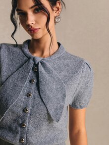 Poéselle 女款領結領短花瓣袖單排扣休閒法式優雅針織上衣，辦公室早午餐茶會穿搭，上班上衣，夏季灰藍色 - 灰色 - 查看 5