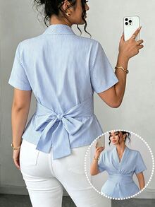 SHEIN Clasi 大尺碼優雅休閒條紋交叉綁帶短袖襯衫，後背蝴蝶結，適合日常出遊、約會、職場通勤、夏季海灘度假，夏季短袖襯衫，夏季襯衫，女款襯衫 - 藍色 - 查看 2