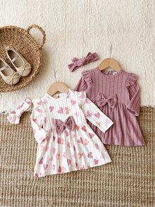 SHEIN Vintaside Kids 2件組嬰兒女嬰8個月新款長袖洋裝附髮帶，0-9個月女嬰荷葉飛袖洋裝，滿版愛心印花，大蝴蝶結，復古粉色羅紋抓絨百褶裙，超值多色組合包，新生兒公主套裝，外出穿搭 - 藕粉色 - 查看 5