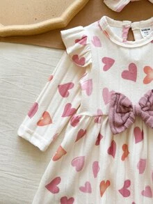 SHEIN Vintaside Kids 2件組嬰兒女嬰8個月新款長袖洋裝附髮帶，0-9個月女嬰荷葉飛袖洋裝，滿版愛心印花，大蝴蝶結，復古粉色羅紋抓絨百褶裙，超值多色組合包，新生兒公主套裝，外出穿搭 - 藕粉色 - 查看 6