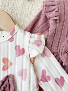SHEIN Vintaside Kids 2件組嬰兒女嬰8個月新款長袖洋裝附髮帶，0-9個月女嬰荷葉飛袖洋裝，滿版愛心印花，大蝴蝶結，復古粉色羅紋抓絨百褶裙，超值多色組合包，新生兒公主套裝，外出穿搭 - 藕粉色 - 查看 9