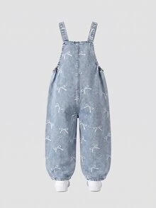 SHEIN 女童牛仔吊帶褲，四季新款，時尚甜美風，復古淺藍牛仔，胸前3D大蝴蝶結設計，褲腿白色蝴蝶結印花圖案，時尚直筒寬鬆版型，柔軟舒適面料，百搭時尚風格，適合日常穿著、度假、旅行等場合，四季度假新款 - 淺色水洗藍 - 查看 2
