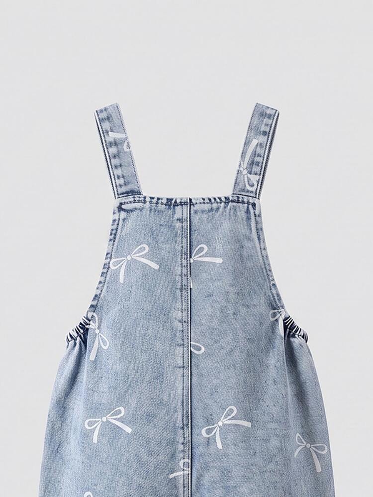 SHEIN Girls' Denim Overalls, All-Season New Style, Fashionable Sweet Style, Vintage Light Blue Denim, 3D Large Bow Design On Chest, White Bow Print Pattern On Pants, Fashionable Straight Loose Fit, Soft And Comfortable Fabric, Versatile Fashion Style For Daily Wear, Suitable For Vacation, Travel And Other Occasions, All-Season Vacation New - Light Wash - View 4