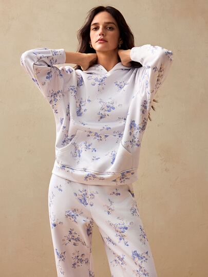 Willow Rêve 女款藍色碎花基礎連帽衫與長褲套裝，休閒度假風，浪漫風，情人節，田園風，女款兩件套