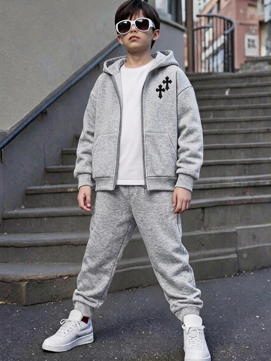 SHEIN 兒童 Bolty 十字玫瑰紋理帥氣龐克復古態度個性化大童男孩休閒衛衣,適合秋冬穿著,亦適用夏季 - 灰色 - 查看 1