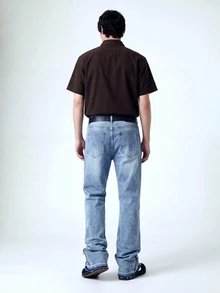 QuarKem 男士浅色水洗叠层喇叭牛仔裤，踝部拉链设计。修身长款牛仔裤，打造现代休闲风格。男士牛仔裤 - 淺色水洗藍 - 查看 2