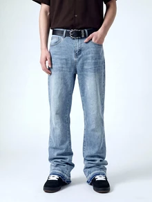QuarKem 男士浅色水洗叠层喇叭牛仔裤，踝部拉链设计。修身长款牛仔裤，打造现代休闲风格。男士牛仔裤 - 淺色水洗藍 - 查看 3