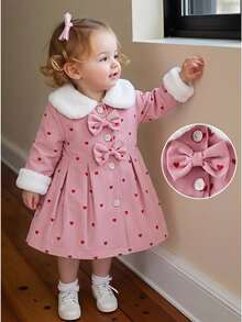 SHEIN Vintaside Kids 女嬰毛領3D蝴蝶結風衣外套，秋冬粉色愛心印花3D蝴蝶結毛裏領可愛風衣，女童冬季保暖外套 - 粉色 - 查看 3