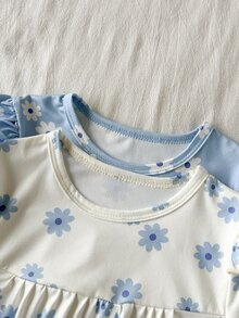 SHEIN Cream & Light Blue Ditsy Daisy Floral Ruffle Set, Baby Girl Viral Cottagecore Outfit, Flutter Sleeve Long Sleeve Top + Straight Leg Pants, Sweet Casual Style For Spring/Autumn, 0-3 Years - Blue - View 5