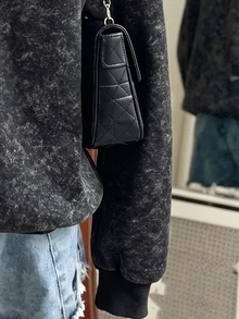 青少年女孩深色做舊半拉鍊立領運動衫，半拉鍊設計層次豐富，黑色羅紋下擺與袖口，寬鬆版型，低調色調，簡約且具氛圍感，適合秋冬穿著 - 灰色 - 查看 5