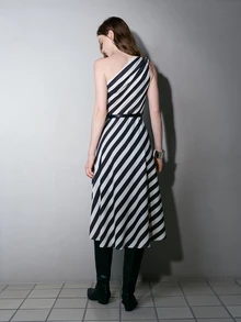 MOTF PREMIUM 26 SPRING/SUMMER WOMEN'S STRIPED PRINT ONE-SHOULDER DRESS WITH BELT - Black and White - View 3