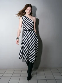 MOTF PREMIUM 26 SPRING/SUMMER WOMEN'S STRIPED PRINT ONE-SHOULDER DRESS WITH BELT - Black and White - View 5