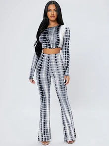 SHEIN PETITE 小碼紮染荷葉邊短版上衣與喇叭褲套裝 - 黑與白 - 查看 3