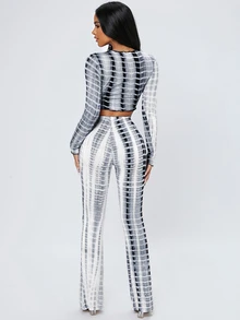 SHEIN PETITE 小碼紮染荷葉邊短版上衣與喇叭褲套裝 - 黑與白 - 查看 2