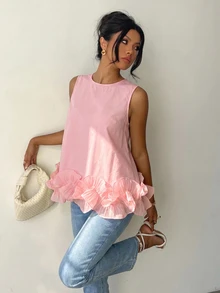 SHEIN Franclia Atasan Tank Tanpa Lengan Wanita Elegan untuk Musim Semi/Panas, Cocok untuk Acara Santai & Kencan. Leher Bulat, Lapisan Ganda Satin, Hem Berumbai. - Berwarna merah muda - View 1