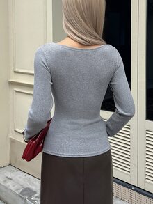 Siren Gaze 女款秋季時尚通勤鈕扣裝飾修身T恤 - 杏色 - 查看 6