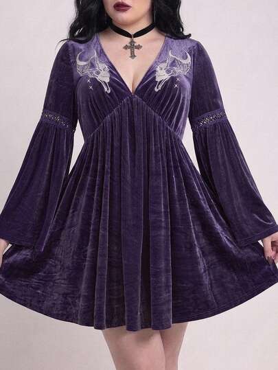 ROMWE Hippie Plus Size Witch Divination Mysterious Romantic Dark Skull & Moon Pattern Embroidered Flare Sleeve Velvet Cinched Waist Dress Birthday Dress