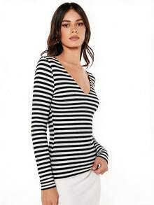 SHEIN BASICS 女款黑白格紋條紋V領長袖修身休閒法式T恤，適合返校、日常、早午餐、外出與辦公，秋季穿搭 - 黑與白 - 查看 8