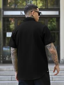 Devon Thys 男士鈕扣式圓弧下擺襯衫，正式款 - 黑色 - 查看 4