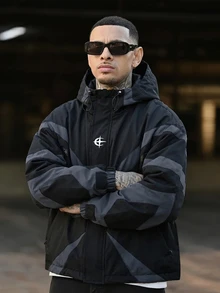 Devon Thys Manfinity Streetrush 男士长袖休闲撞色拼接设计夹克，适合春秋季穿着，科技风夹克，黑色图案夹克，图案拉链夹克，男士长袖防风夹克，男士长袖短款夹克 - 黑色 - 查看 1