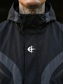 Devon Thys Manfinity Streetrush 男士长袖休闲撞色拼接设计夹克，适合春秋季穿着，科技风夹克，黑色图案夹克，图案拉链夹克，男士长袖防风夹克，男士长袖短款夹克 - 黑色 - 查看 2