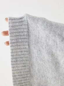 YARNWELL 女款 V 領極簡傳統休閒膠囊系列日常居家正式質感長袖純色套頭毛衣 秋季灰色 度假風 - 灰色 - 查看 11