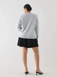 YARNWELL 女款 V 領極簡傳統休閒膠囊系列日常居家正式質感長袖純色套頭毛衣 秋季灰色 度假風 - 灰色 - 查看 5