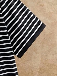 Manfinity RebelGame Men's Plus Size Casual Knit Round Neck Short Sleeve Striped T-Shirt, Suitable For Summer - Black and White - View 5