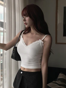 DAZY 女款純色修身蕾絲飾邊短版細肩帶背心，休閒度假日常穿著，春/秋季 - 白色 - 查看 6