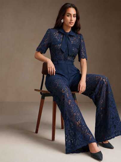 Anewsta Setelan 2 Potong Denim Biru Tua Modis dengan Motif Patchwork, Pita, Tali Pengikat, Kemeja Berlubang dengan Sambungan Renda, dan Celana Jeans Denim Kaki Lebar