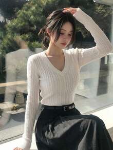 DAZY Sweater Rajut Wanita Warna Polos, Potongan Slim Fit, Motif Kabel Terpilin, Leher V Dalam, Lengan Panjang, Elegan, Seksi, Cocok untuk Liburan Musim Semi dan Gugur. - Putih - View 3