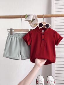 SHEIN Playful Pals 2 piezas Conjunto completo de camiseta de manga corta con cuello alto elegante y minimalista y pantalones de color contrastante para niño bebé, adecuado para ropa de verano para niños pequeños - Multicolor - Ver 1
