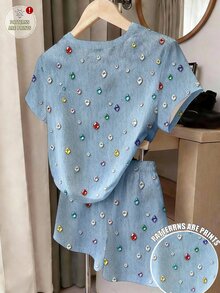 夏季熱銷青少年女孩套裝，仿重磅彩色水鑽牛仔印花，夏季新款短袖T恤+短褲2件套，柔軟牛奶絲面料，圓領短袖+鬆緊腰短褲設計，舒適不緊身，展現活力，適合日常上學、週末出遊或生日派對，讓孩子成為焦點 - 彩色 - 查看 2