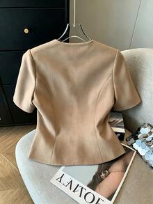 SHEIN Franclia 女款優雅卡其色夏季休閒辦公無領修身西裝外套，短袖鈕扣收腰西裝夾克，極簡主義職場外套 - 杏色 - 查看 2