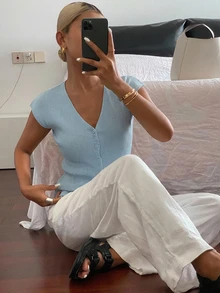 DAZY 女款純色修身V領彈性薄款休閒夏季開襟衫 度假風 - 藍色 - 查看 3