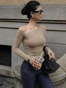 DAZY 女款休閒純色不對稱領短版長袖T恤，秋季女裝校園風 - 杏色 - 查看 5