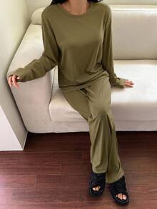 DAZY 2件組女款極簡寬鬆純色長袖T恤與直筒長款睡褲家居服套裝 - 綠色 - 查看 3